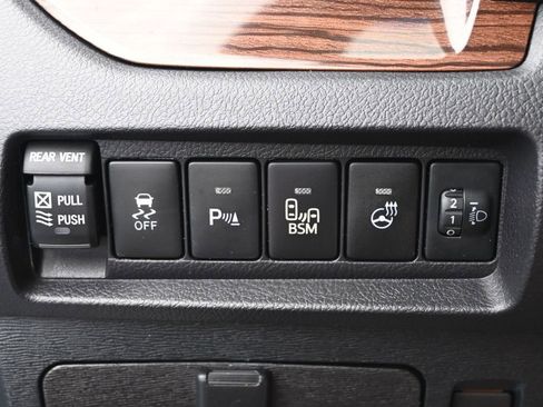 Used 2016 Toyota Sienna Limited Premium AWD/4WD image 39