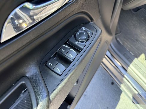 Used 2020 Chevrolet Equinox LT w/ Midnight Edition FWD image 15