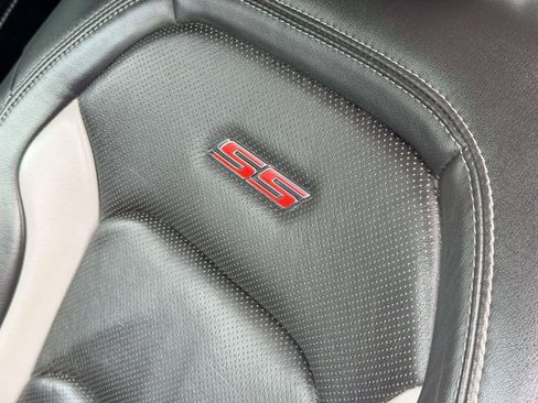 Used 2018 Chevrolet Camaro SS RWD image 17