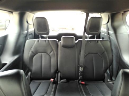 Used 2025 Chrysler Pacifica Select FWD image 35