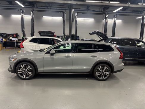 Used 2026 Volvo V60 B5 Cross Country Plus w/ Protection Package Premier AWD/4WD image 2