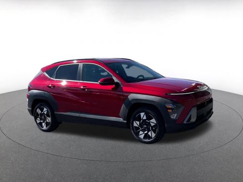 Used 2025 Hyundai Kona SEL image 2