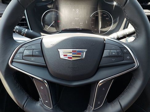 New 2025 Cadillac XT5 Luxury image 12