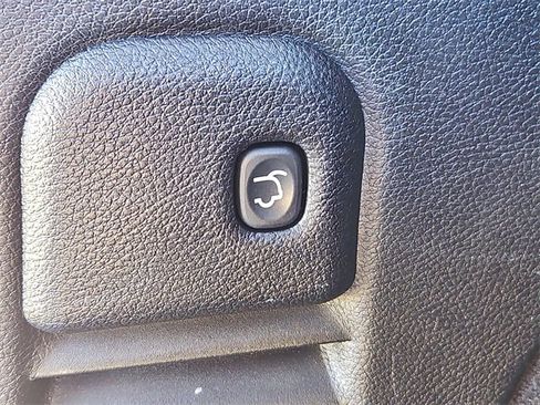 Used 2015 Jeep Grand Cherokee Limited w/ Luxury Group II image 25