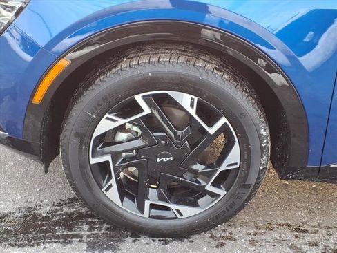 Used 2025 Kia Sportage SX image 32