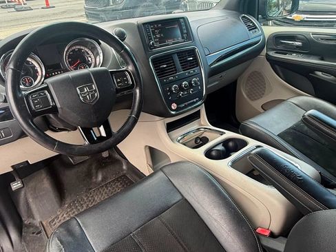 Used 2017 Dodge Grand Caravan SXT FWD image 15