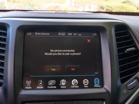 Used 2015 Jeep Cherokee Trailhawk w/ Comfort/Convenience Group image 20