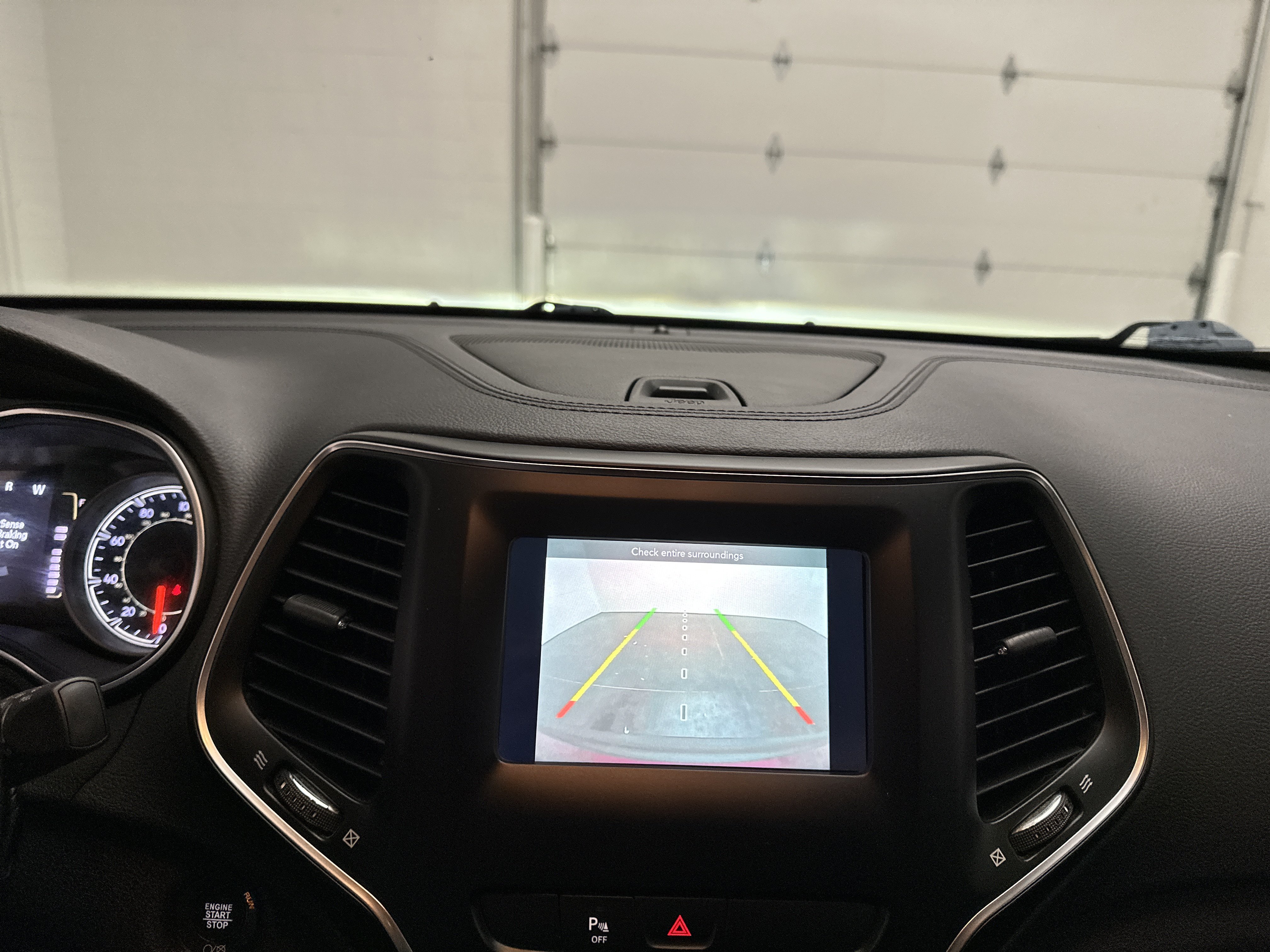 Used 2019 Jeep Cherokee Latitude Plus w/ Cold Weather Group AWD/4WD image 31