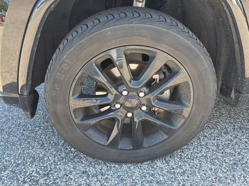 Used 2020 Jeep Grand Cherokee Altitude AWD/4WD image 10