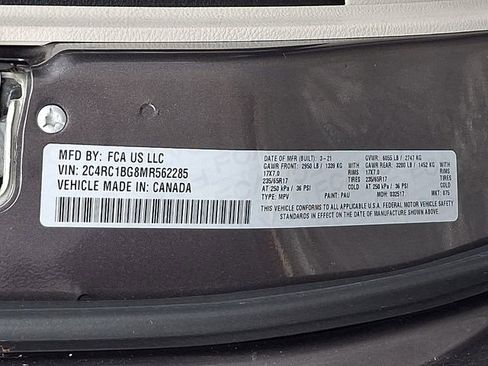 Used 2021 Chrysler Pacifica Touring-L w/ Uconnect Theater Family Group FWD image 28