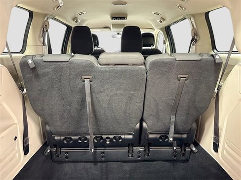 Used 2019 Dodge Grand Caravan SE image 21