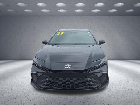 Used 2025 Toyota Camry SE w/ Convenience Package FWD image 2
