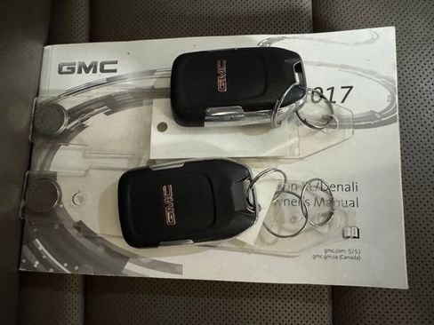Used 2017 GMC Yukon XL SLT w/ Open Road Package RWD image 32