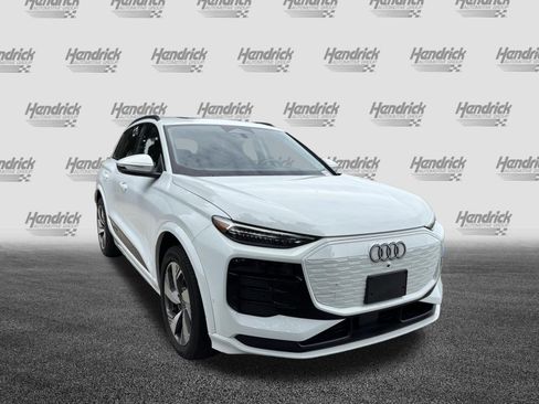 Used 2025 Audi Q6 e-tron Premium Plus w/ Premium Plus AWD/4WD image 2