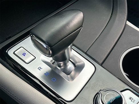 Used 2023 Genesis G70 2.0T image 16