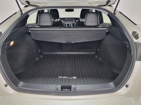 Used 2018 Toyota Prius Four w/ Advanced Technology Package image 32