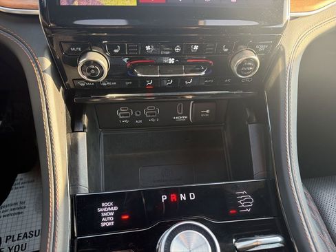 Used 2022 Jeep Grand Cherokee Summit AWD/4WD image 32