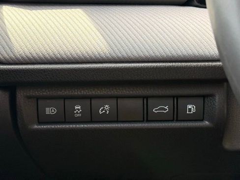 Used 2025 Toyota Camry SE image 10