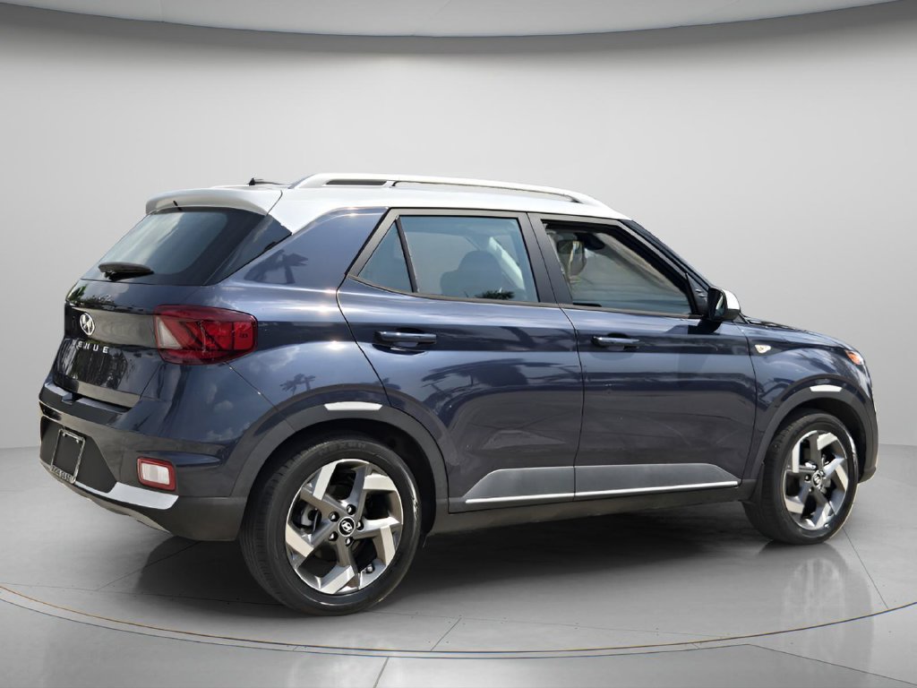 Used 2023 Hyundai Venue Limited FWD image 7