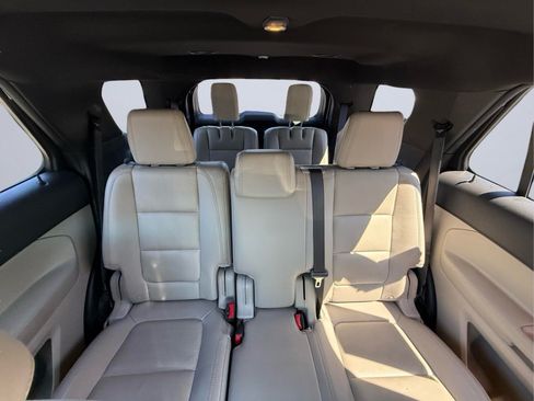 Used 2015 Ford Explorer XLT w/ Equipment Group 202B AWD/4WD image 16
