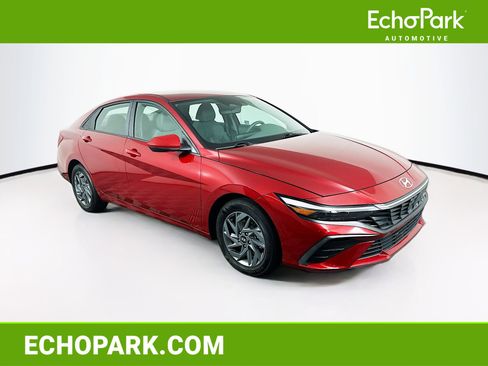 Used 2024 Hyundai Elantra SEL image 1