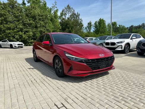 Used 2022 Hyundai Elantra SEL w/ Convenience Package FWD image 10