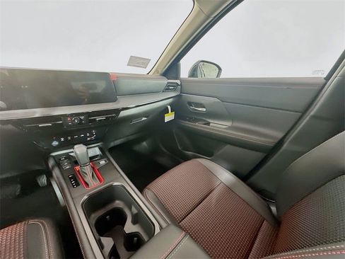 New 2026 Nissan Kicks SR image 21