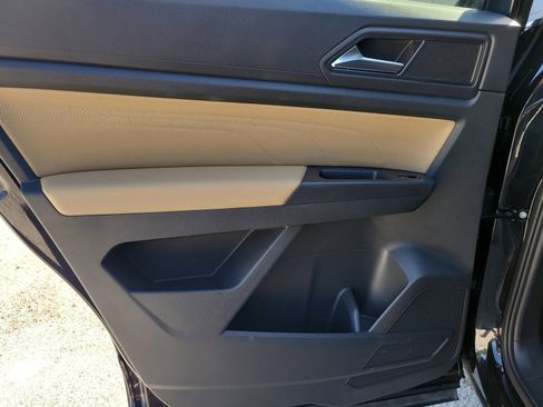 Used 2023 Volkswagen Atlas Cross Sport SE image 11