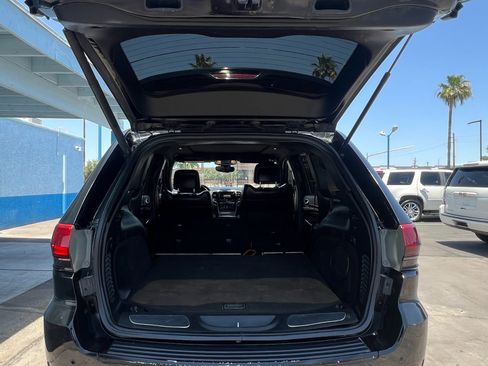 Used 2017 Jeep Grand Cherokee Limited w/ Luxury Group II image 5