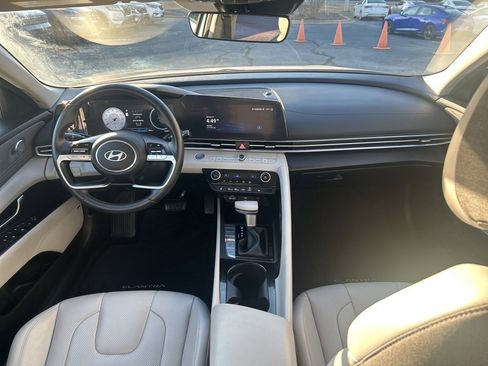 Used 2025 Hyundai Elantra Limited image 34