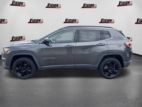 Used 2017 Jeep Compass Latitude w/ Popular Equipment Group AWD/4WD image 9