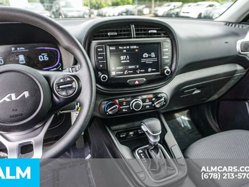 Used 2025 Kia Soul LX w/ LX Technology Package FWD image 32