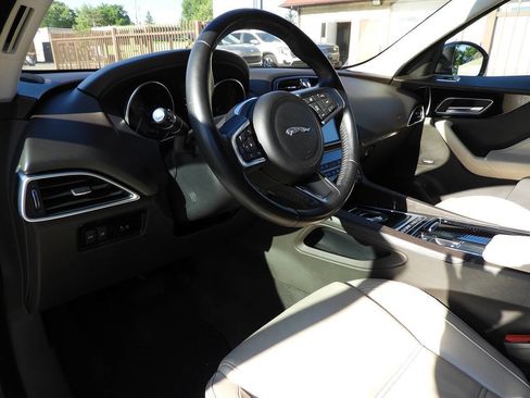 Used 2018 Jaguar F-PACE Prestige AWD/4WD image 16