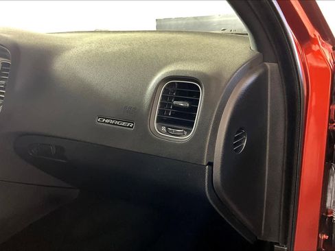 Used 2022 Dodge Charger SXT RWD image 16