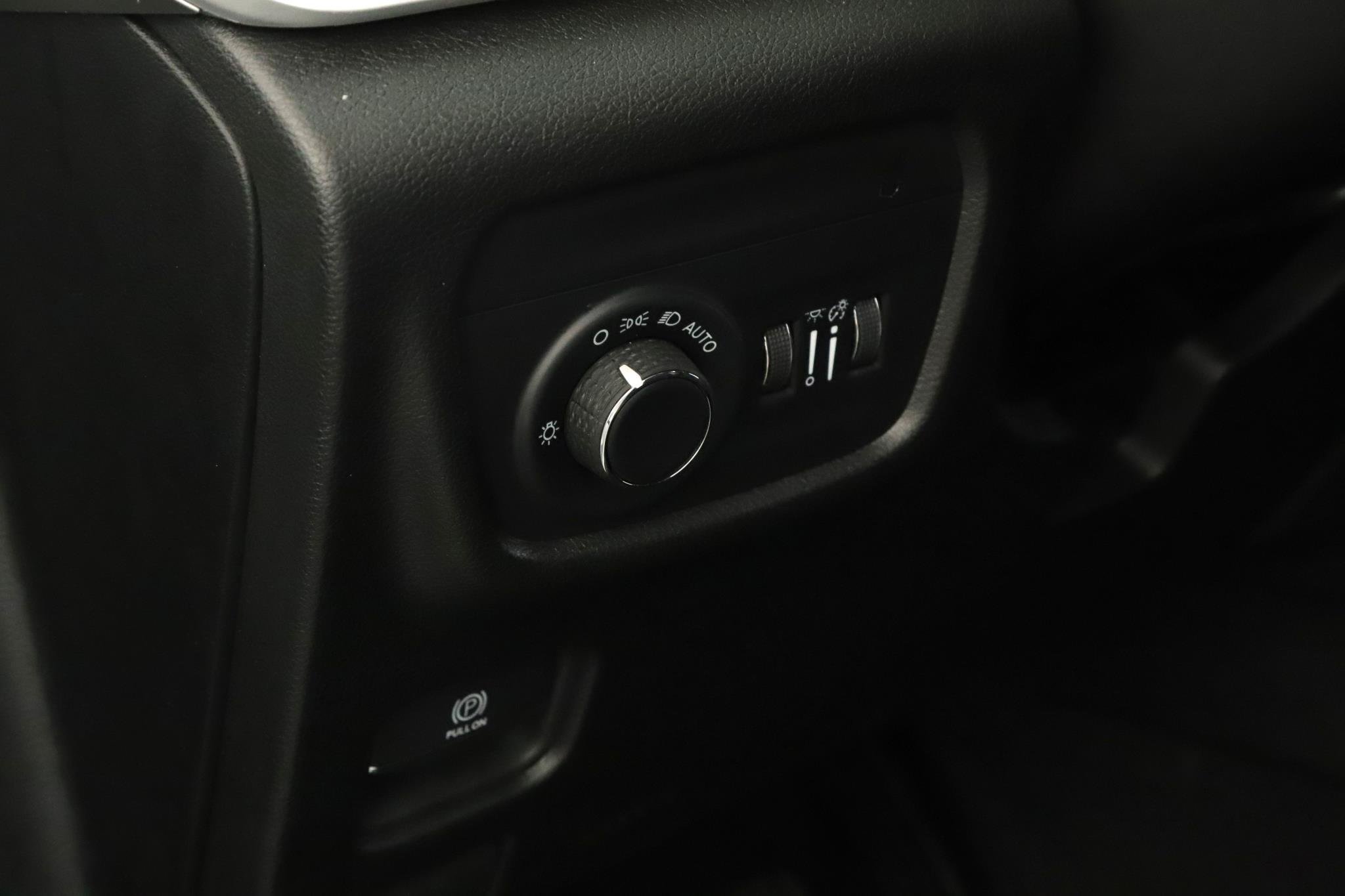 Used 2023 Jeep Grand Cherokee Altitude AWD/4WD image 9