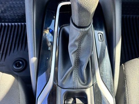 Used 2020 Toyota Corolla LE FWD image 17