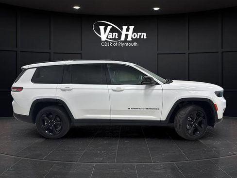 Used 2024 Jeep Grand Cherokee L Limited w/ Black Appearance Package AWD/4WD image 8