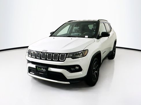 Used 2025 Jeep Compass Limited image 3