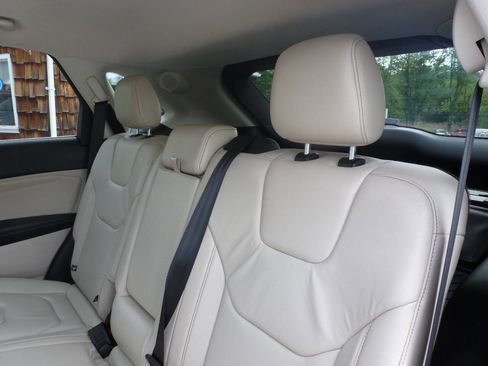 Used 2015 Ford Edge Titanium w/ Technology Package AWD/4WD image 29