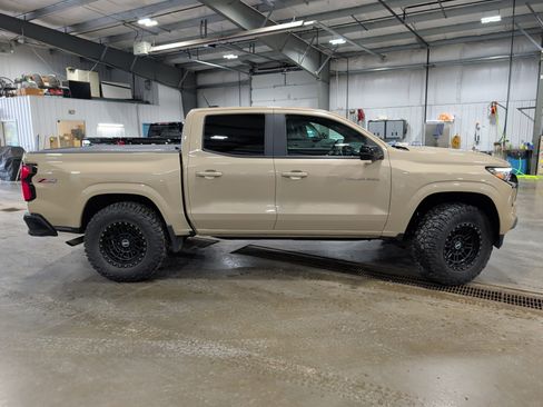 Used 2023 Chevrolet Colorado Z71 w/ Z71 Convenience Package 2 AWD/4WD image 2