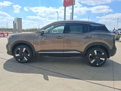 New 2026 Nissan Kicks SR FWD image 4