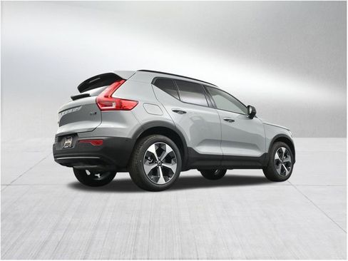 New 2026 Volvo XC40 B5 Plus w/ Protection Package Premier AWD/4WD image 25
