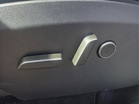 Used 2025 Tesla Model Y Long Range RWD image 15