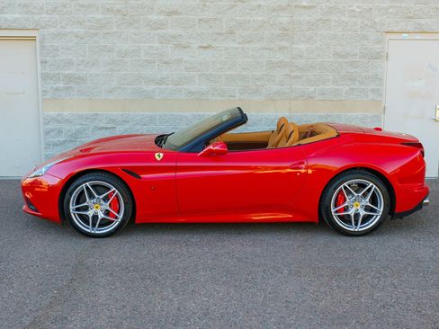 Used 2015 Ferrari California T RWD image 25
