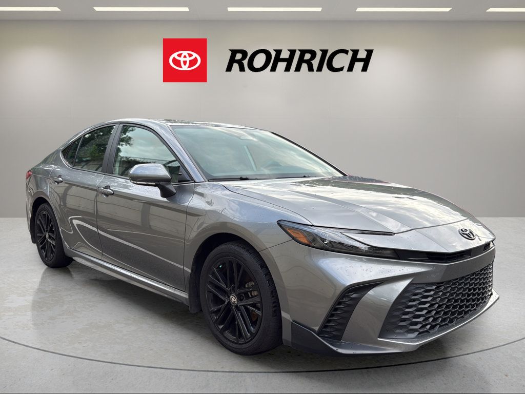 Used 2025 Toyota Camry SE w/ Convenience Package FWD image 4