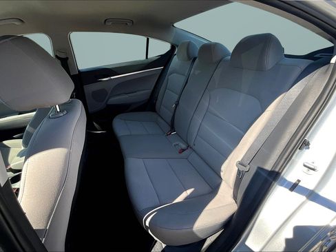 Used 2019 Hyundai Elantra SE image 18
