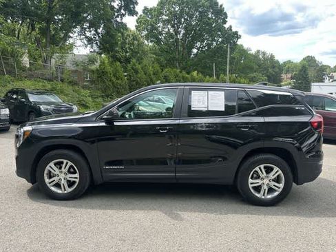 Used 2024 GMC Terrain SLE AWD/4WD image 2