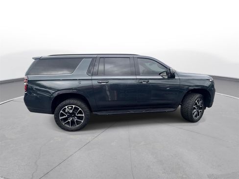 Used 2022 Chevrolet Suburban RST w/ Luxury Package AWD/4WD image 5