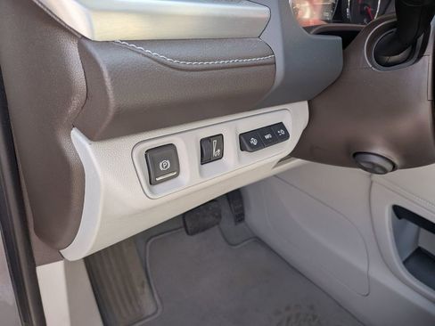 Certified 2023 GMC Acadia SLT w/ Technology Package image 14