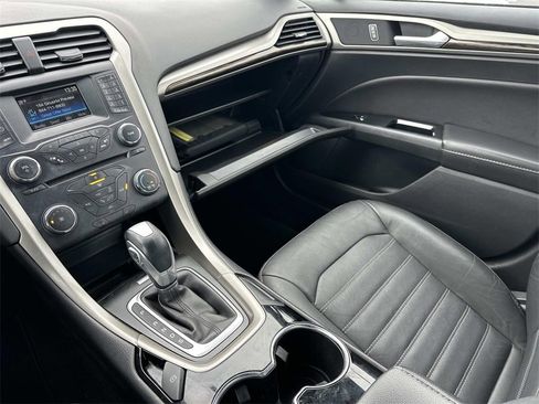 Used 2014 Ford Fusion SE w/ Equipment Group 202A image 32